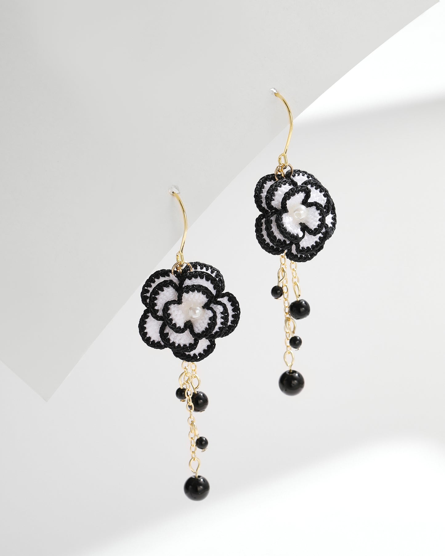 Micro Crochet Earring | Black and white rose