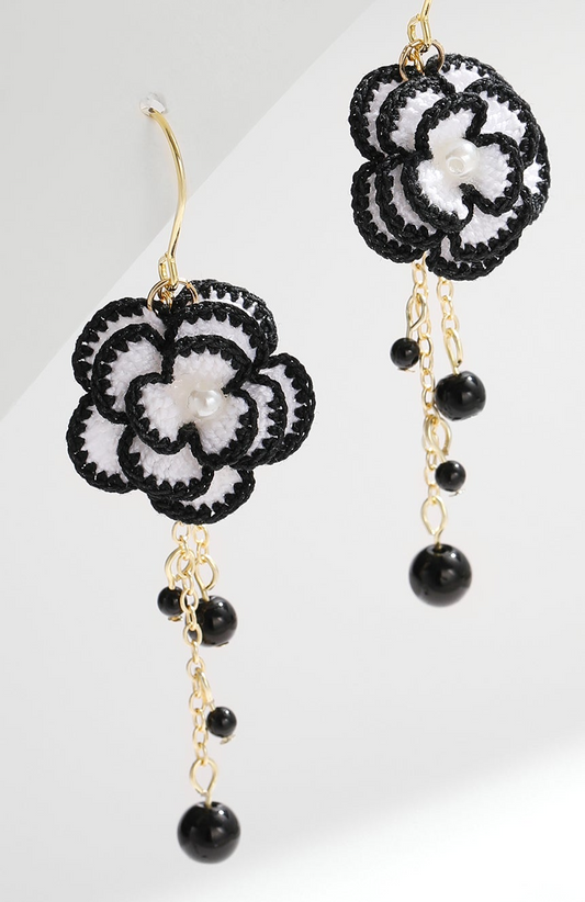 Micro Crochet Earring | Black and white rose