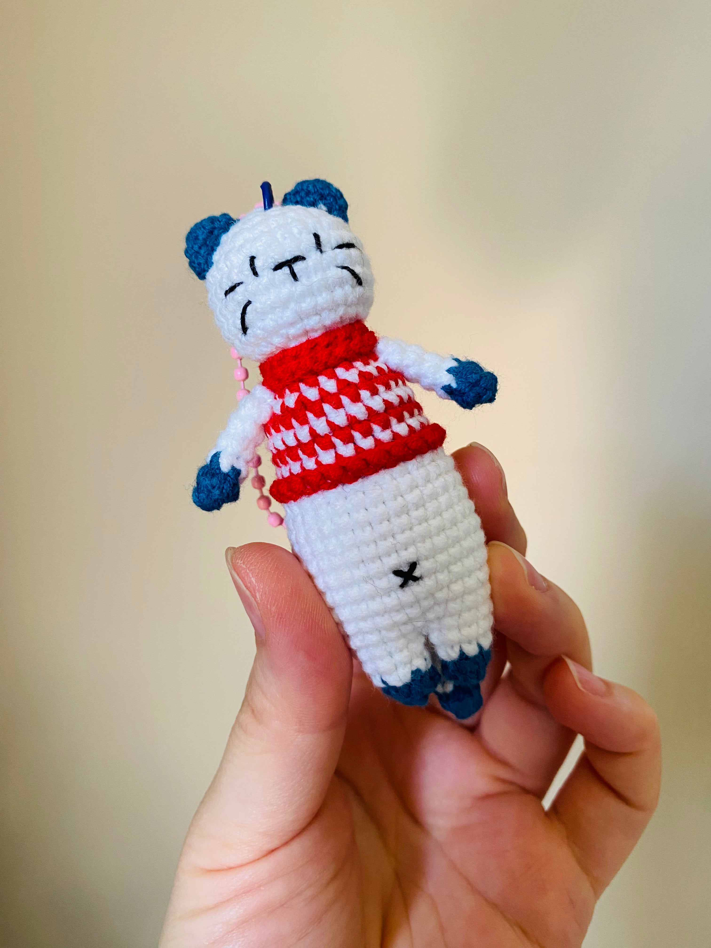 Handmade crochet cat keychain, cute mini kitty keyring gift